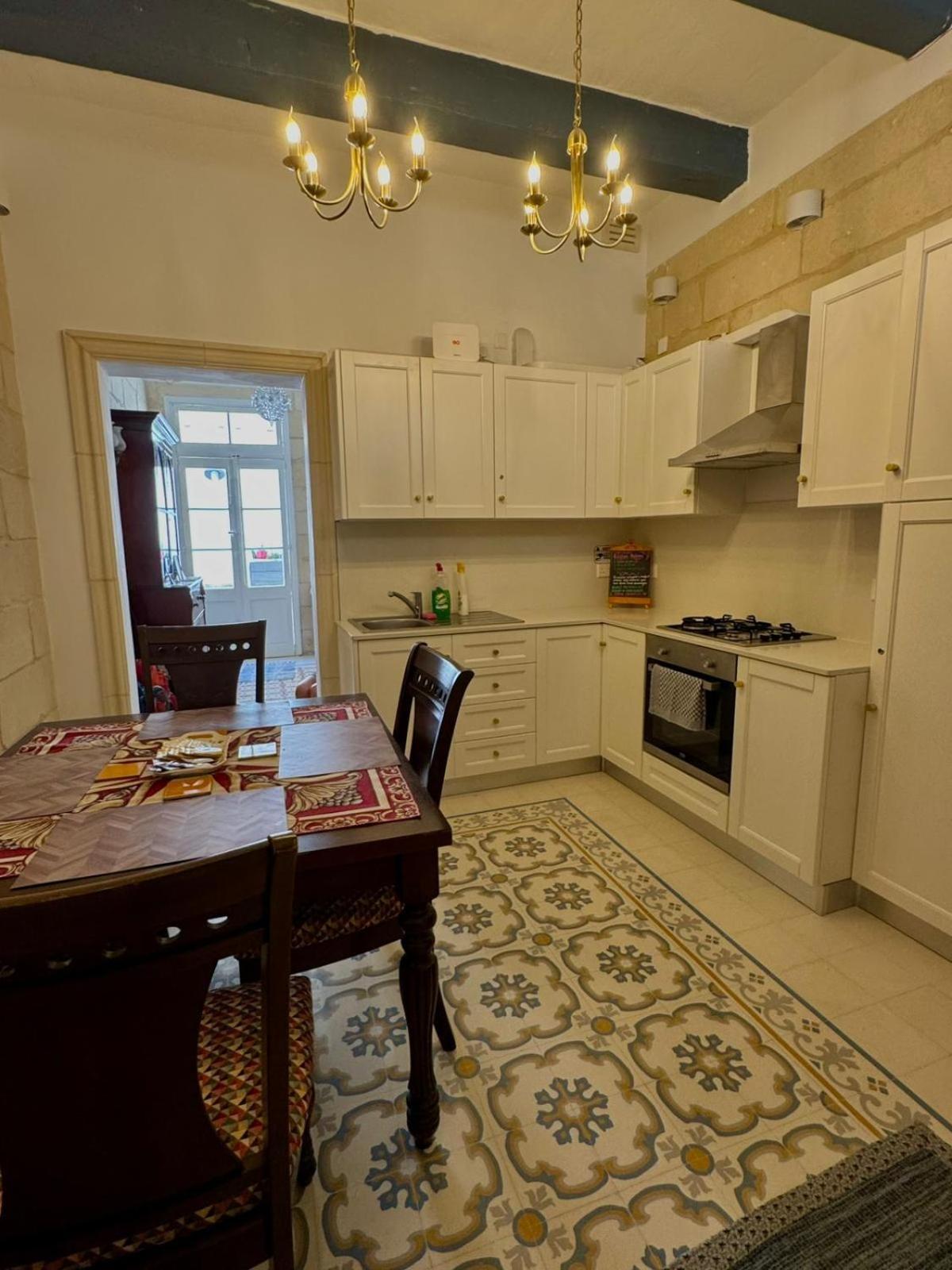 Charming Town House In Cospicua, Valperga Apartamento Cospicua
